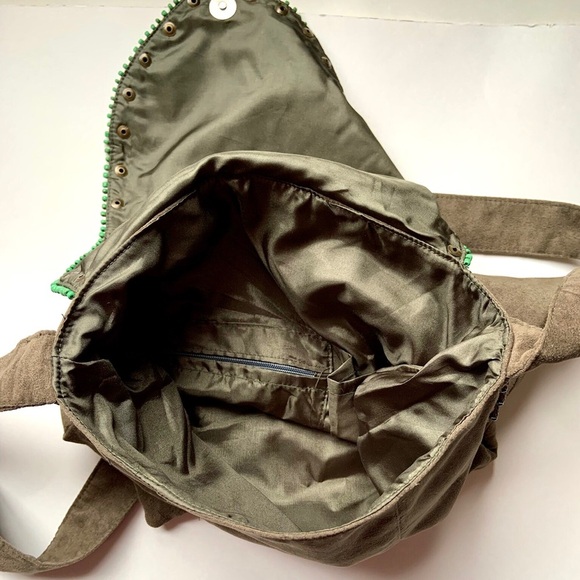 Faux suede beaded shoulder bag - Picture 5 of 7